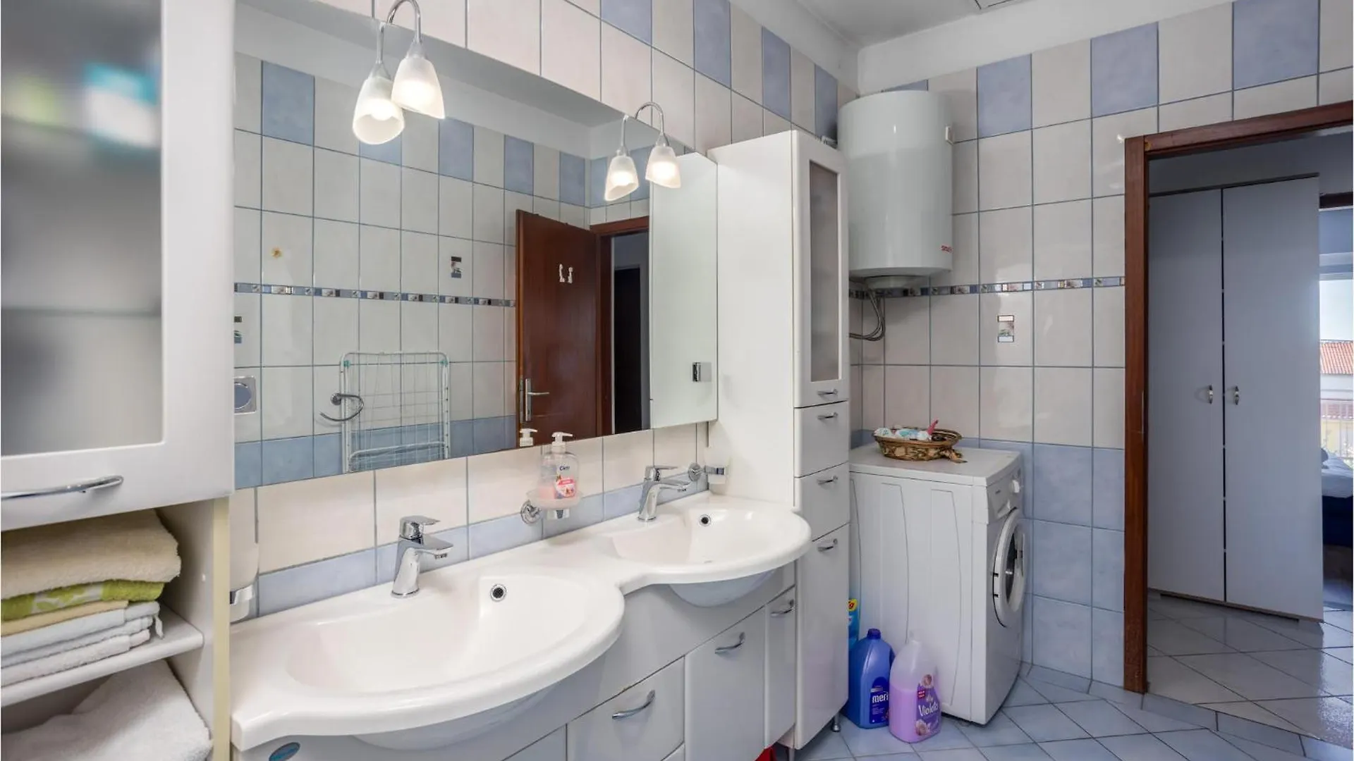 3 Bedroom Amazing Apartment In Novi Vinodolski