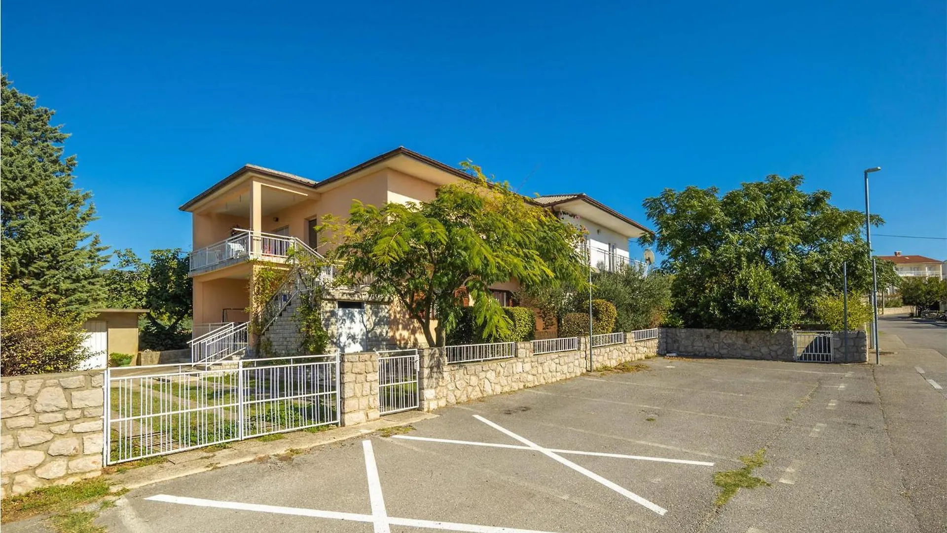 3 Bedroom Amazing Apartment In Novi Vinodolski