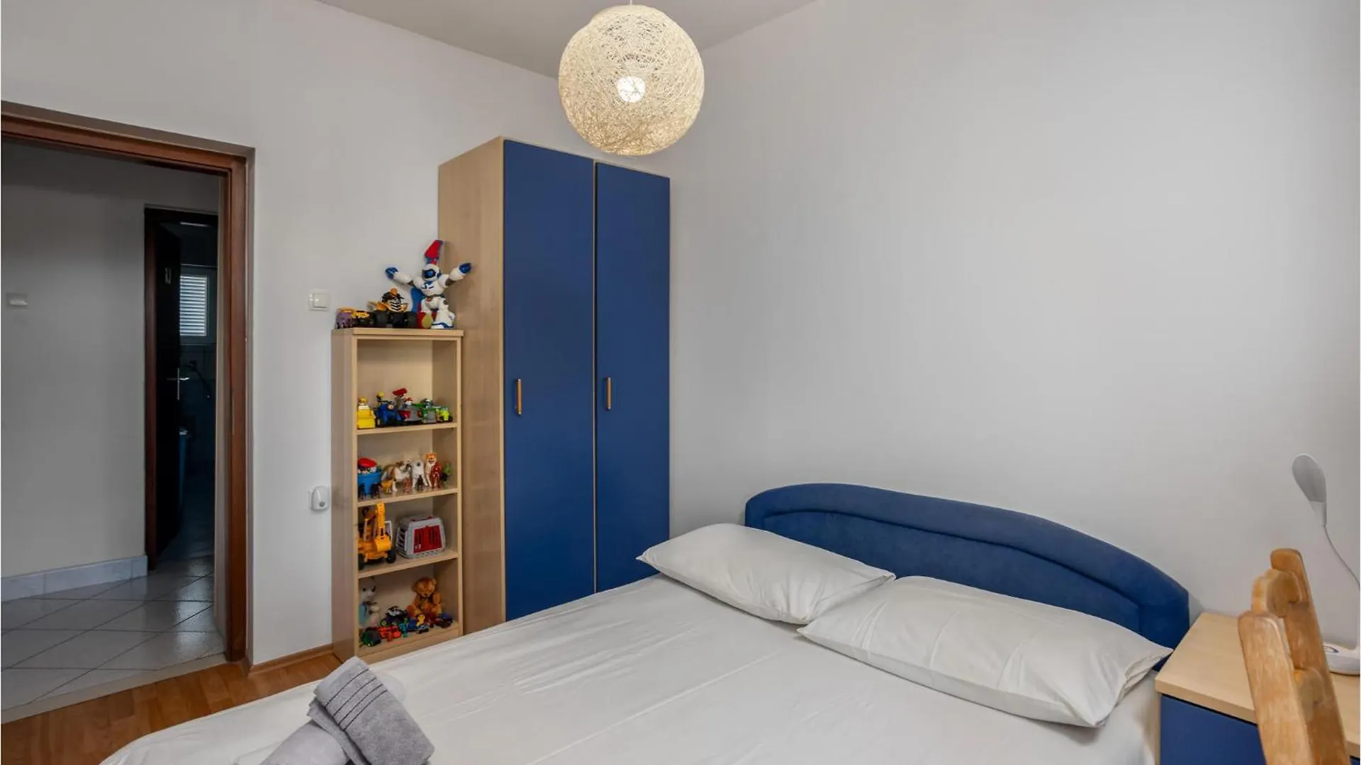 3 Bedroom Amazing Apartment In Novi Vinodolski