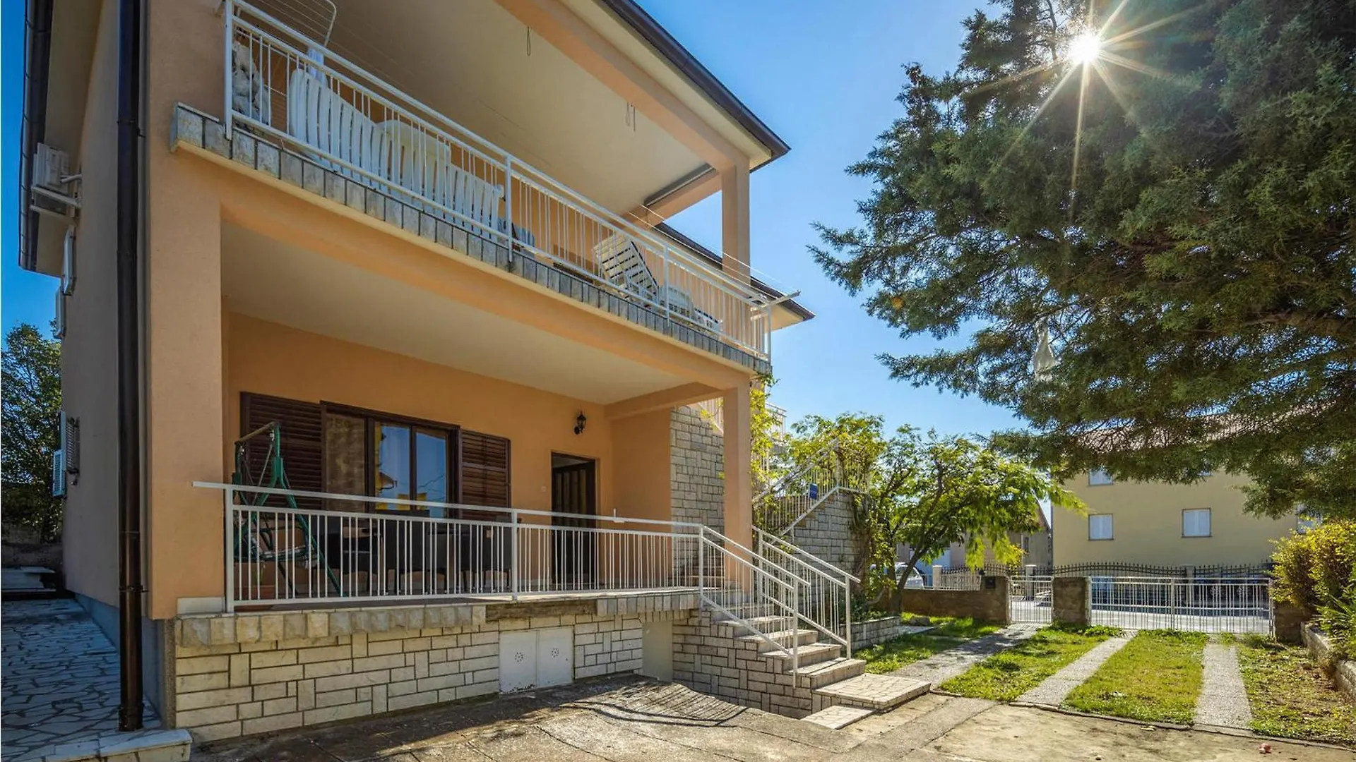 3 Bedroom Amazing Apartment In Novi Vinodolski